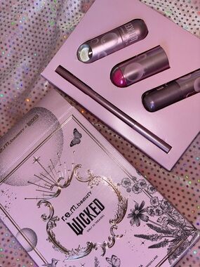 r.e.m. beauty Wicked Eyeshadow Trio - Pink Shades